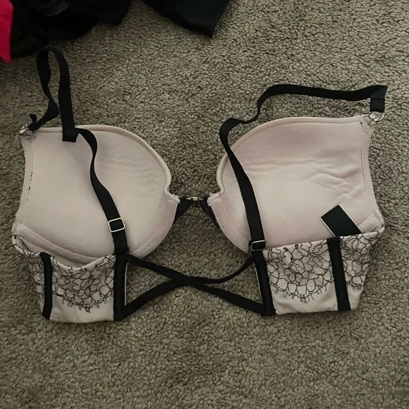 Victoria Secret Bra - Picture 2 of 3